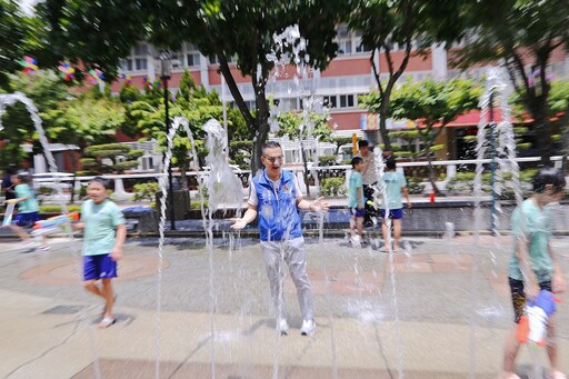 熱~熱~熱~炎炎夏日涼一夏！苗栗市「市民廣場」開放戲水囉！