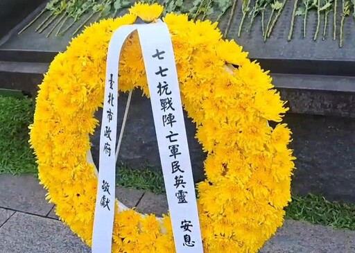 青年任「主角」77陪青年獻花 應曉薇促成退伍軍人感動