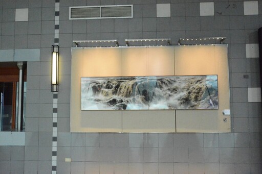 高聖賢「瀑縱濤騰」水墨展高雄機場登場 藝術盛宴驚豔旅客