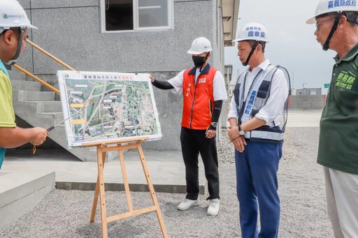 颱風來 翁章梁視察布袋鎮鹽館防汛整備情形