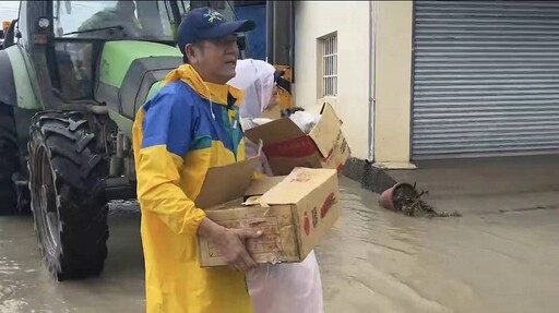 凱米來襲鄉親大雨受困 翁章梁關心水上災情議員黃啟豪黃榮俊送餐