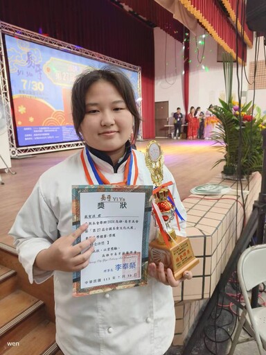 高雄易牙美食節嘉義興華中學餐旅選手勇奪多面獎牌