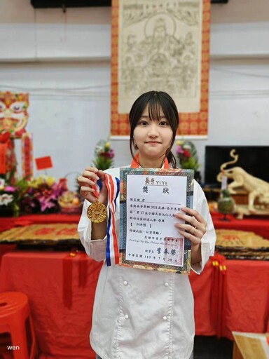 高雄易牙美食節嘉義興華中學餐旅選手勇奪多面獎牌