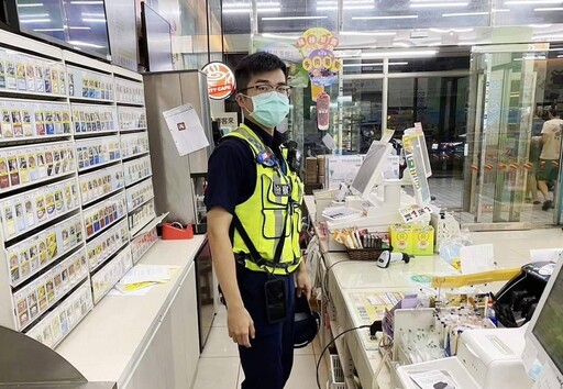 超商遇見警察穿制服打工代班 民眾還一片叫好