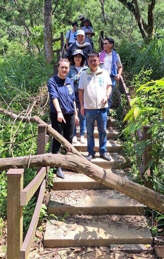 高閔琳勘查觀音山災搶進度 觀光局力拚搶通全區登山步道