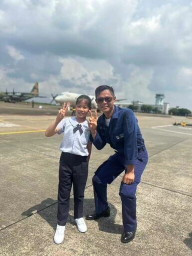 志航國小學童獲邀為空軍基地解說 學生機場與軍職父親相聚感人