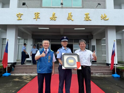 嘉義基地觀賞戰機演練 興華中學師生體驗全民國防教育