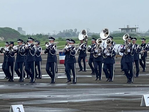 嘉義基地觀賞戰機演練 興華中學師生體驗全民國防教育