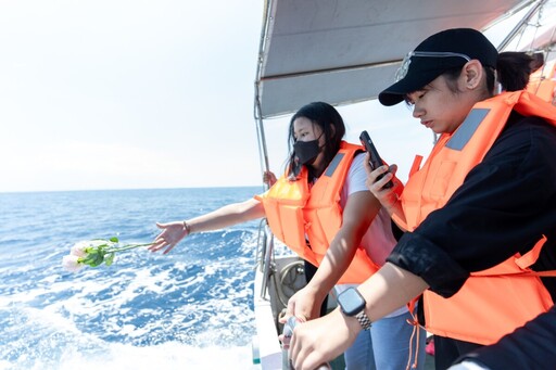 「不立碑、不造墳 」高雄市聯合海葬 成就41位先人的大自然安息