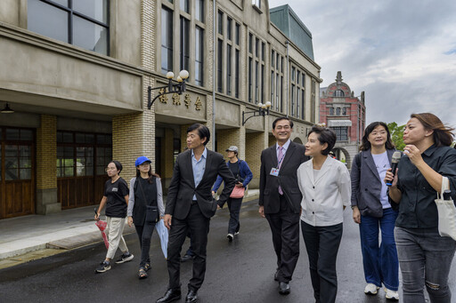 行政院副院長鄭麗君視察臺南岸內影視基地