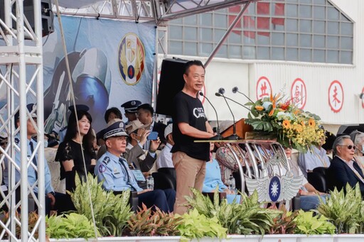 空軍嘉義基地營區開放 嘉義縣市首長與上萬民眾到場觀賞操演盛況