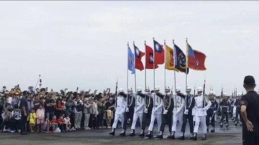 空軍嘉義基地營區開放 嘉義縣市首長與上萬民眾到場觀賞操演盛況