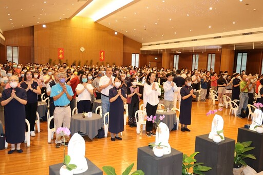 慈濟吉祥月祈福大自在王佛禪寺中元普度 許縣長出席獻供頂禮