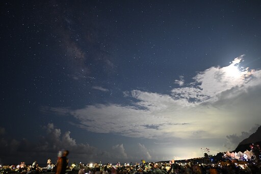 最美星空音樂會東河場 金曲歌王+全民妹妹歌聲帶領享受絢爛流星雨