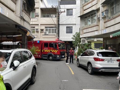 8米巷道停車危機！林智鴻現勘提分層管理 減少救災困境