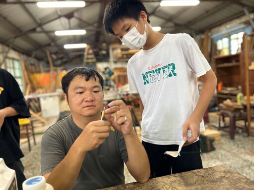 在地團體陪伴 旗津兒少體驗職人技藝探索未來職涯