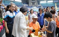 雲林縣祖父母節慶祝活動 透過擦護手霜感恩阿公阿嬤