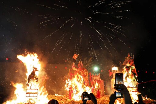 萬人恭送大士爺火化升天 大士爺祭圓滿落幕