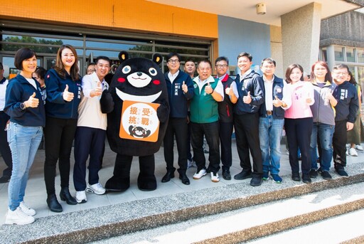 雄熊出沒開學日！陳其邁市長攜高雄熊闖校園 與學童同歡