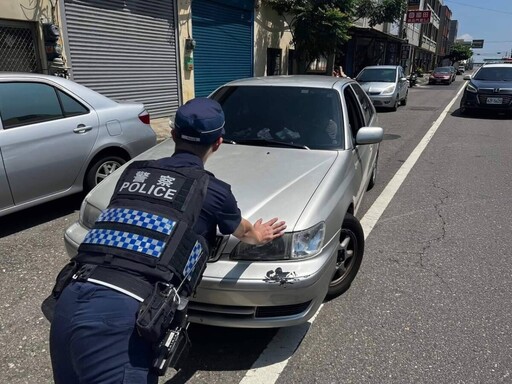 訪友車突故障 臺西巡警協助解危機