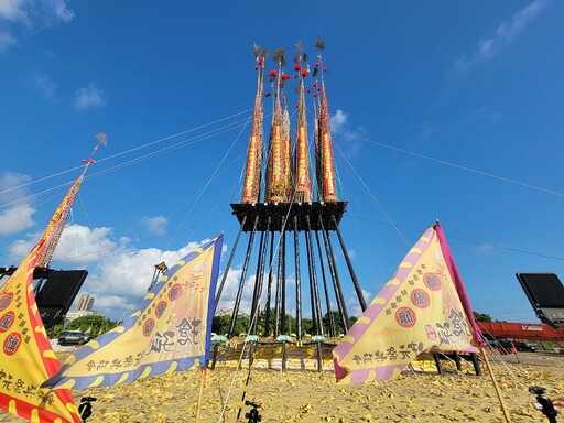 「鬼門關」頭城搶孤壓軸登場 孤棚團體賽松欣營造隊包辦冠亞軍