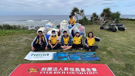 在地業者 x 學校團體守護離島海岸 台東縣府推動「海灘認養」