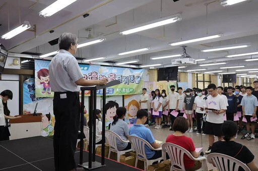 嘉市興華中學辦新生入學禮 〔奉茶敬師〕為傳承尊師重道