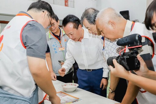 鹿草鄉中秋博餅活動重磅回歸 民眾歡樂擲骰拿月餅