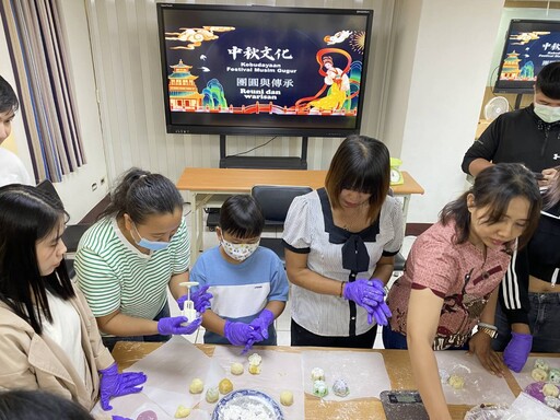 傳情不忘防「疫」 移民署邀新住民手作中秋月餅