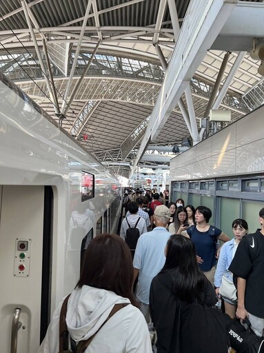 中秋非連假旅客破表回流！臺鐵尖峰疏運另類旅客擠爆潮鐵園區