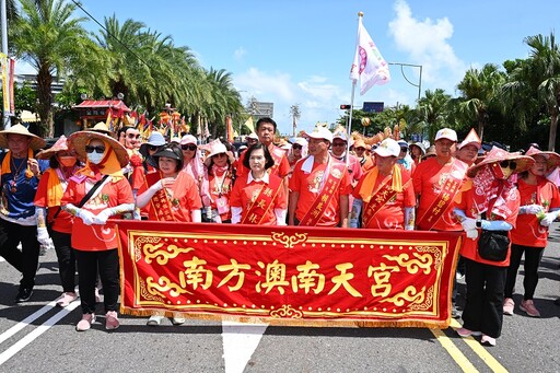 海陸遶境齊發 上千信眾隨行媽祖頭城到礁溪