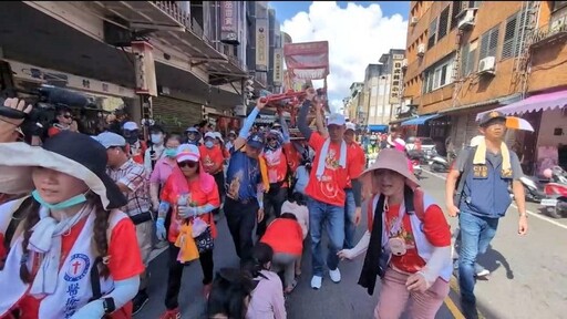 海陸遶境齊發 上千信眾隨行媽祖頭城到礁溪