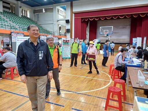 高雄43家廠商釋出職缺 現場徵才活動吸引超過600人求職