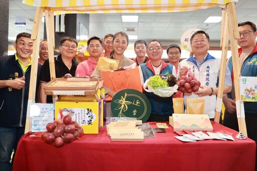 忍不住棒場直說最新鮮！青農快閃市集「閃進縣府」 許淑華力挺