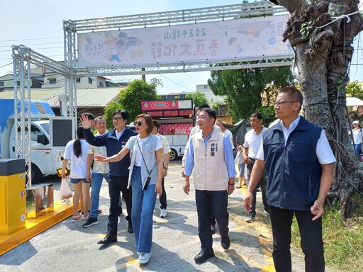 2024旗山香蕉文化節周末登場 陳其邁巧扮青農賣力推銷旗山香蕉