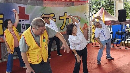 摸彩獎品豐富 宜蘭縣商業總會健走活動盛況空前