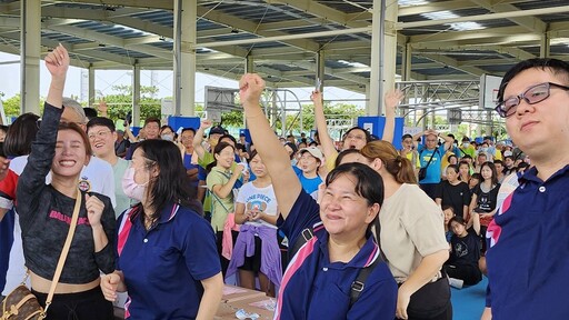 摸彩獎品豐富 宜蘭縣商業總會健走活動盛況空前