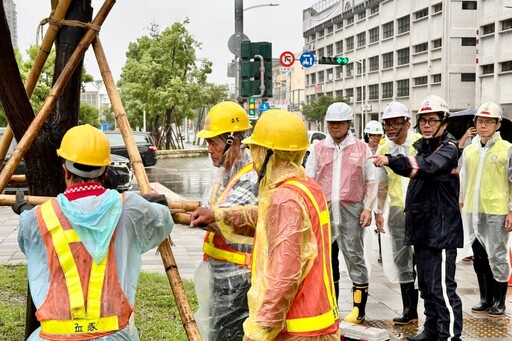 龜速前進山陀兒逼近高雄 陳其邁視察防颱慰問同仁辛勞