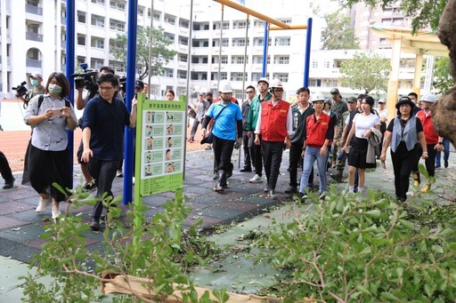 山陀兒襲高雄60小時風雨重創 陳其邁視察促加速災後重建