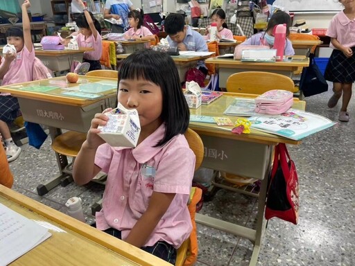 配合班班喝鮮奶政策 嘉市10/4起陸續配送各國小