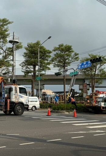 山陀兒颱風後續搶修 高雄百餘路口交通恢復正常