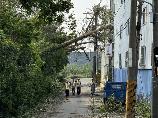 台電全台總動員來支援！台電鳳山區處曾停電13萬戶 力拼今晚全面復電