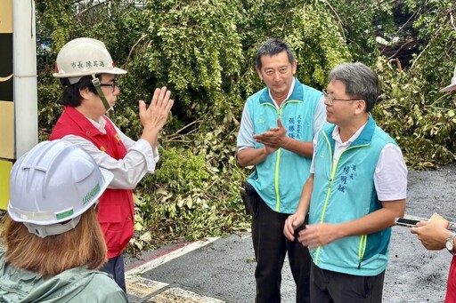 與民眾同行 陳其邁不懈巡視各區復電情況