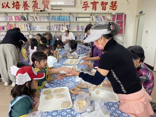 老幼共學再啟航 紅龜粿製作促進世代互動