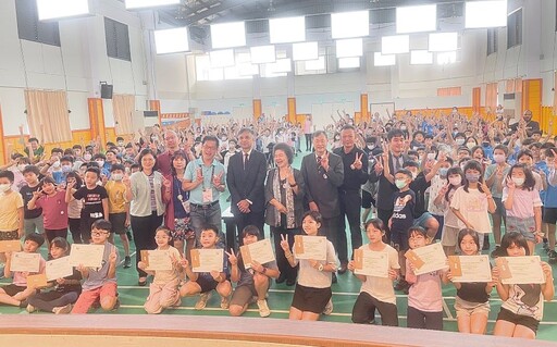 印度台北協會紀念甘地誕辰 頒獎獲「甘地兒童繪畫比賽」優勝學生