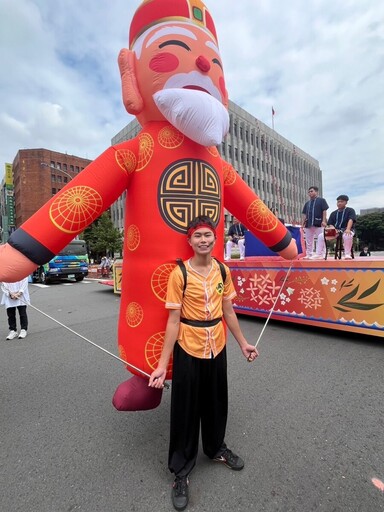 臺灣戲曲學院學生扮仙祈福 國慶大會演出守護台灣