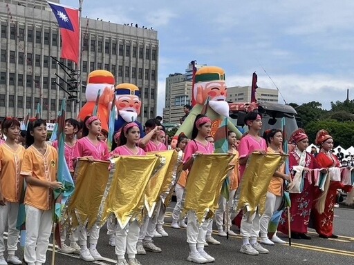 臺灣戲曲學院學生扮仙祈福 國慶大會演出守護台灣