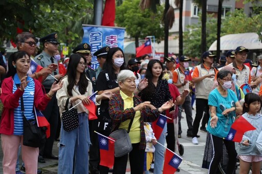 嘉市精忠新城、經國新城國慶升旗典禮 市民喜迎雙十國慶