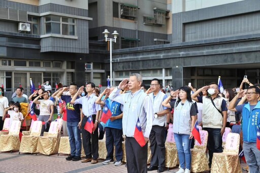 嘉市精忠新城、經國新城國慶升旗典禮 市民喜迎雙十國慶