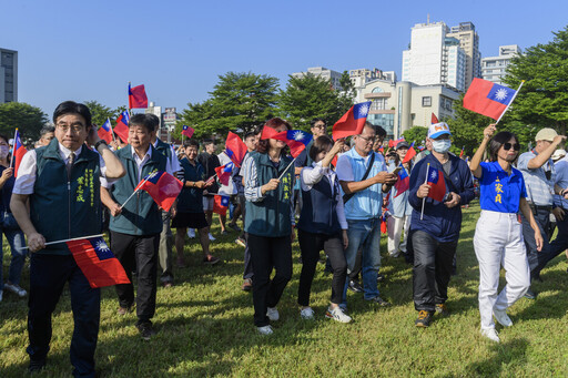 113年國慶升旗典禮 黃偉哲：對這片土地國家熱愛中華民國生日快樂